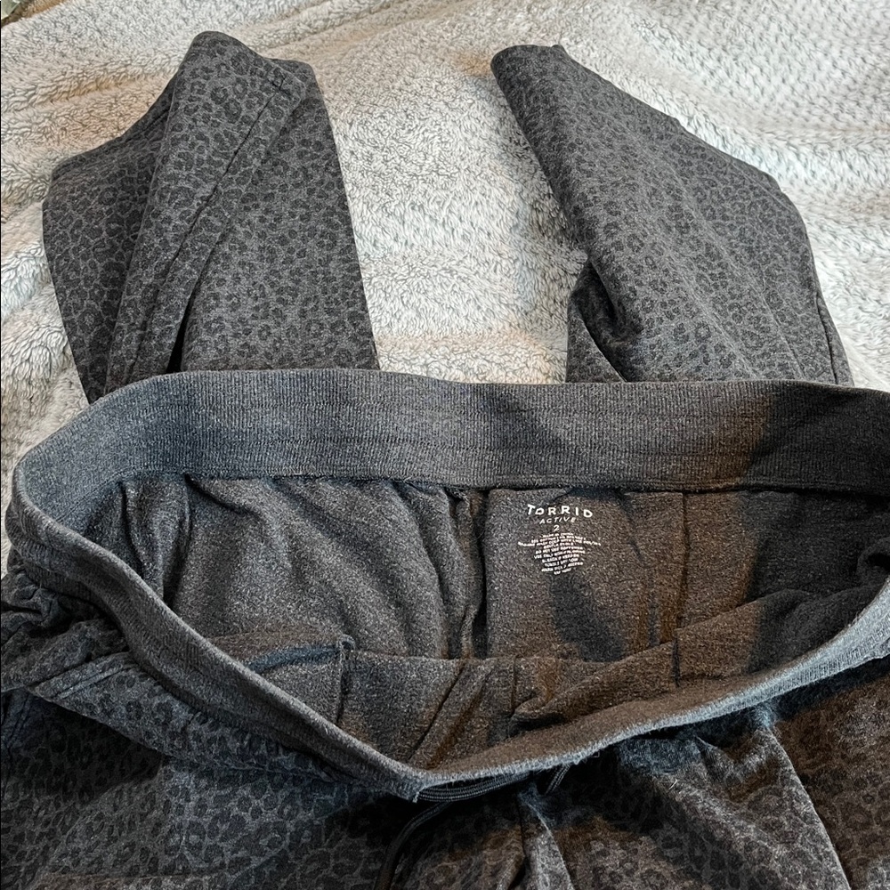 Torrid 2 Black Leopard-Print Drawstring Sweatpants - image 5